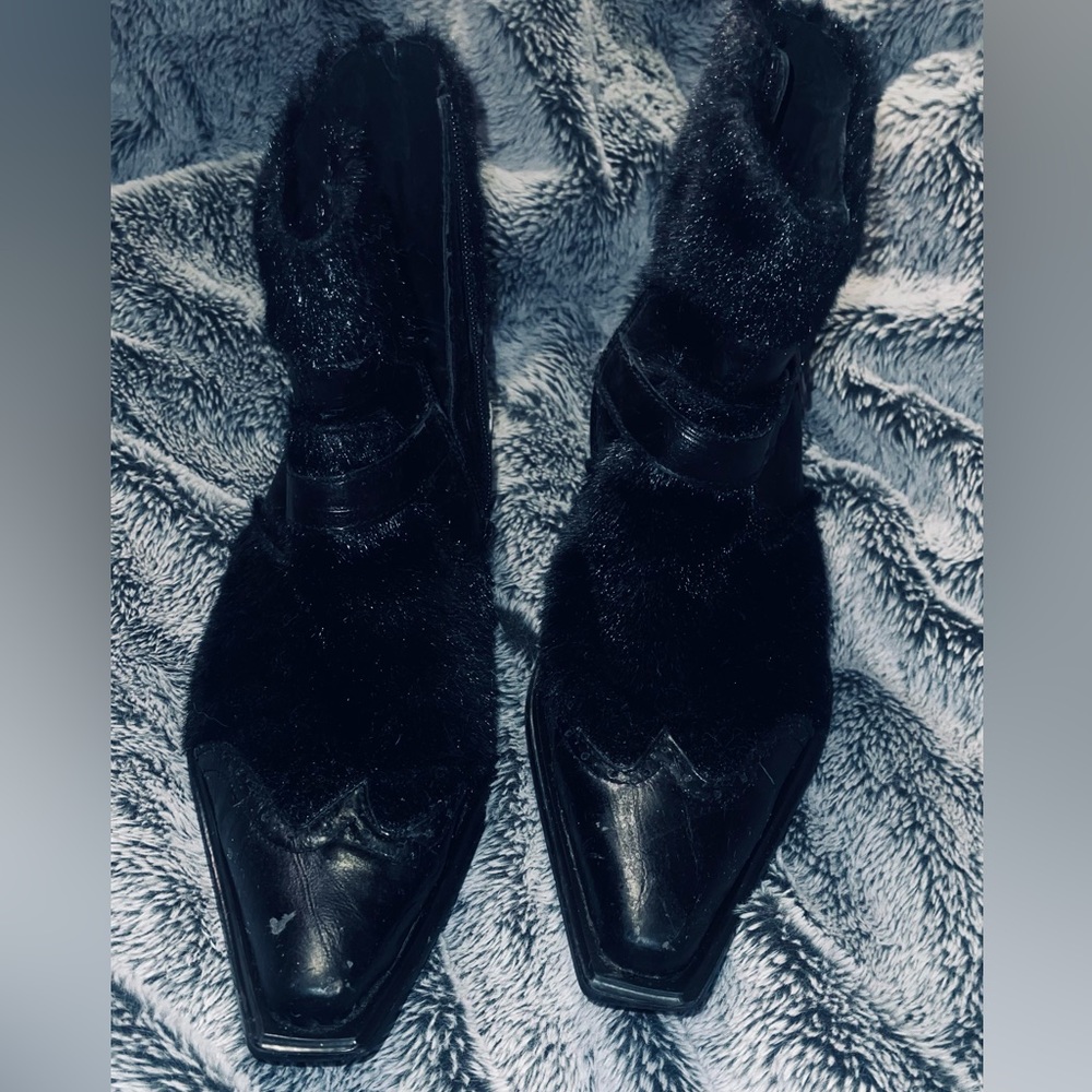 Beautiful boots with the winter style.